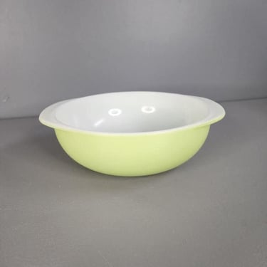 Pyrex 024 2 QT Green Bowl 