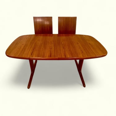 Mid Century teak wood dining table   c.1970 