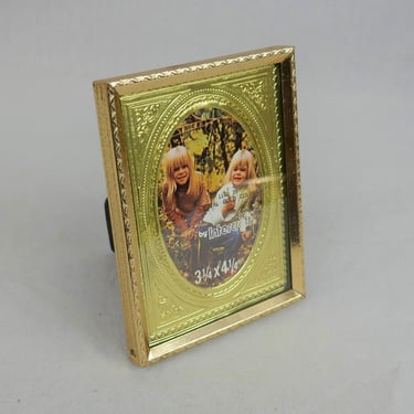 Vintage Small Picture Frame w/ Oval Mat - Gold Tone Metal w/ Glass - 3 1/4