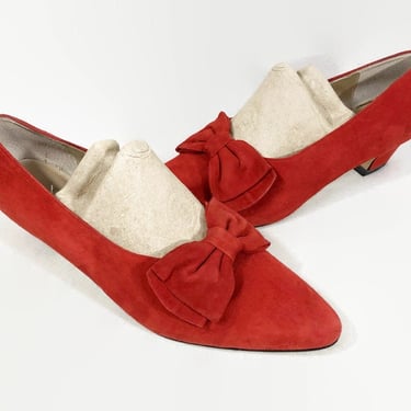 VINTAGE 1980s French Louis Style Red Suede Bow Pumps by Jacqueline Ferrar Size 10 | 80s does 20s Low Heel Shoes | vfg 