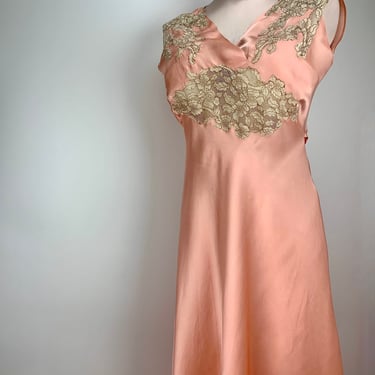 1940'S SILK Satin Bias-Cut Negligee - Lace Details - Satin Peach Silk - Size Medium to Large 
