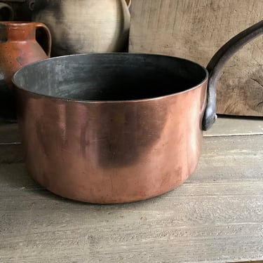 French E. Dehillerin Copper Pan, Large Sauce Pan, Cast Iron Handle, Tin Lined, Rivets, Made in France, Rustic French Cuisine 