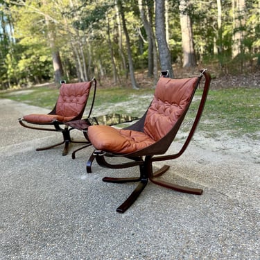 Pair of low back lounge Falcon chairs by Sigurd Resell for Vatne Møbler 