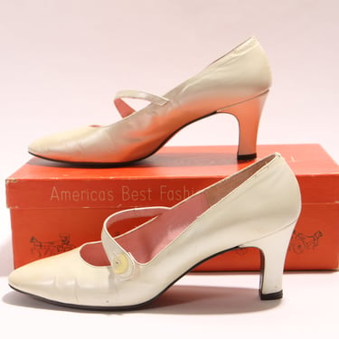 1960s Pearl White Button Strap High Heel Pump Shoes by Socialites -Size 7AA 