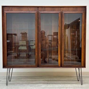 Mid-Century Modern Display Case / Bookcase With Lights On Hairpin Legs ~ By Dillingham (SHIPPING NOT FREE) 