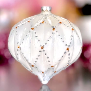 VINTAGE: 4" Textured White Glass Christmas Ornament - Specialty Halliday Decorations Xmas 