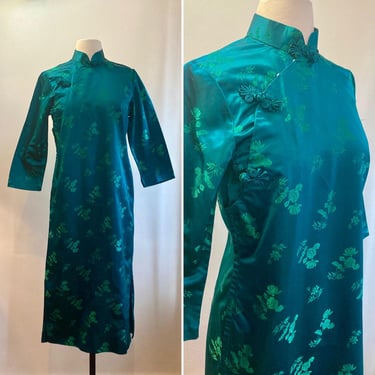 Vintage 50s Dress / SILK Cheongsam / EMERALD GREEN + Floral Print + Frog Buttons / Fitted + Long Sleeves 