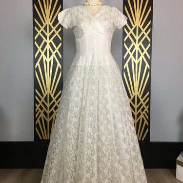 1950s wedding dress, white lace, vintage bridal dress, full length skirt, size medium, cinderella, rockabilly, 1960s bride, short sleeve, 29 
