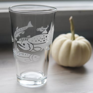Fish Etched Pint Glass featuring Sockeye Salmon Engravings 