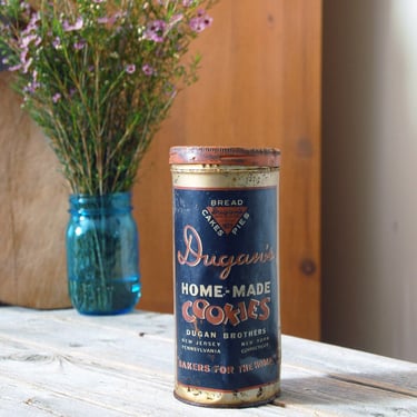 Antique Dugan's cookie tin / vintage cookie tin / food advertising / vintage advertising tin / rustic decor / old tinware / cookie canister 
