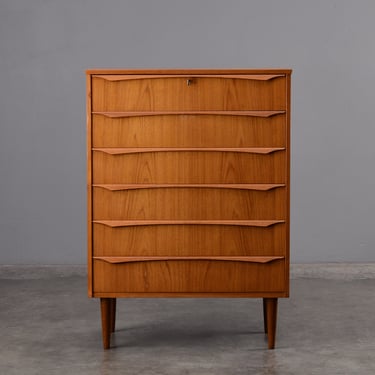 Mid Century Danish Modern Chest of Drawers Teak Dresser 