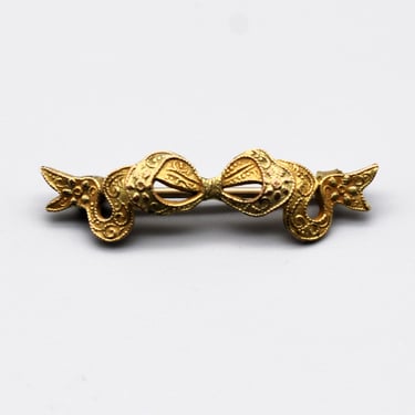 1800's Victorian gold plate bow lingerie pin, detailed dainty gilded metal ribbon c clasp brooch 