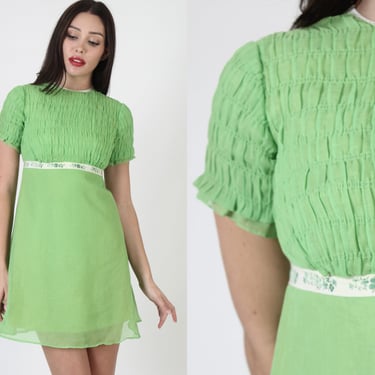 Holiday Party Plain Green Mini Dress, Christmas Style Smocked 70s Outfit, Vintage Short Boho Party Frock 