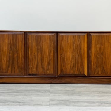 Mid-Century Modern Walnut Credenza / Buffet / Great TV Stand ~ By Dillingham (SHIPPING Not FREE) 