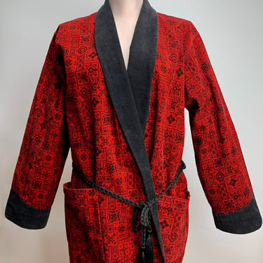 1950'S Printed CORDUROY Robe - Lounge Robe - Smoking Jacket - Red & Black Printed Cotton - Men's Size Medium 