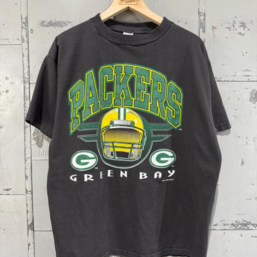 Vintage 1990s Black Helmet packers spell out GreenBay packers Tshirt size large 