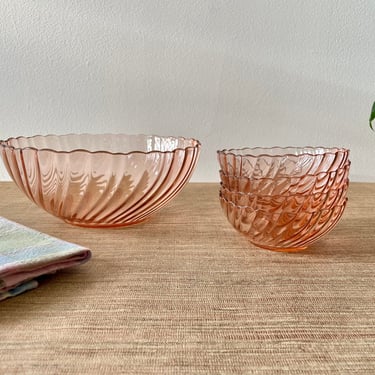Vintage Arcoroc Pink Bowl Set - Rosaline Pink Swirl Serving Bowl & Four Small Bowls - French Arcoroc Bowls - Pink Swirl Glass Bowls 