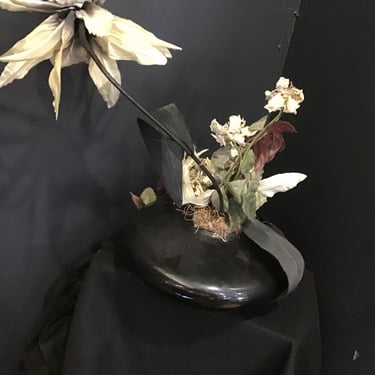 Circular Vase W/Fake Flowers (Seattle)