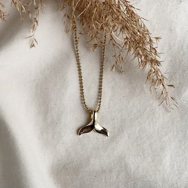 minimalist necklace | whale pendant | ball chain | handmade jewelry | short necklace | stackable necklace | stainless steel | gold plated 