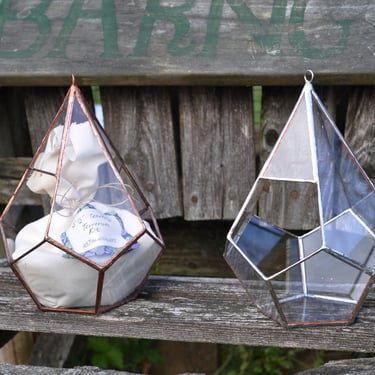 Teardrop Terrarium, teardrop glass terrarium with dodecahedron base in copper or silver color -- hanging terrarium -- eco friendly 