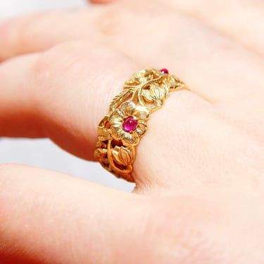 Vintage 14K Yellow Gold Floral Repousse Ring, Ruby Jewel Accents, 8mm Gold Band, Size 7 1/2 US 