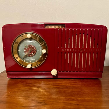 CHERRY RED Golden Age Art Deco 1952 General Electric Model 517F AM Tube Clock Radio - Working - Free Shipping 