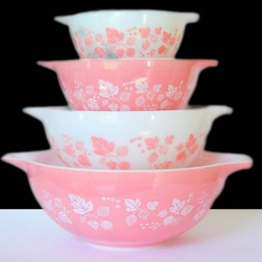 Vintage 1950s Pyrex Pink Gooseberry Cinderella Set of 4 Mixing Bowls 
