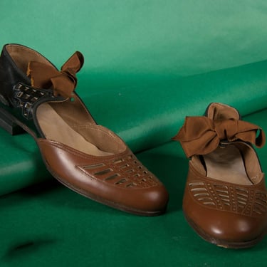 1920s Shoes  - Size 4 US- Gorgeous Vintage 20s Sandals in Two Tone Cognac and Black Patent Leather 