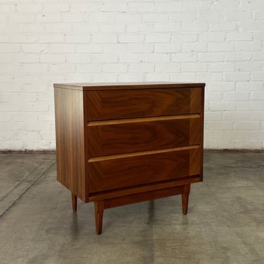 Minimal Chest of Drawers 