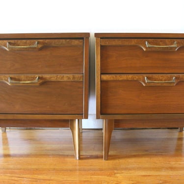 Mid Century Modern Pair of Side End Table Nightstands