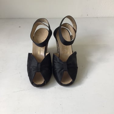 Vintage 40s shoes | Vintage Salvatore Ferragamo wedge heels | 1940s black satin embroidered wedge heels shoes 