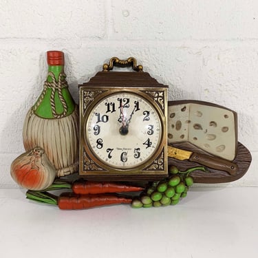 Vintage Burwood Wall Clock Kitschy Kitchen Mid-Century Battery Working Retro Kitsch Kawaii Cute Country Wine Cheese Maximalism 1970s 