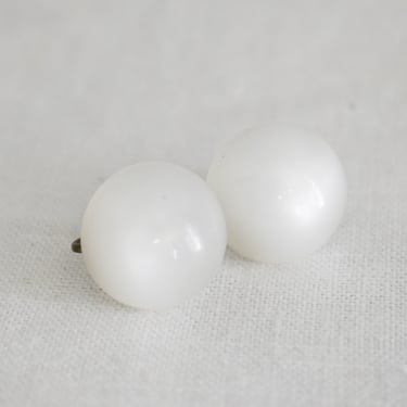 1950s/60s White Moonglow Lucite Dome Screw Back Earrings 