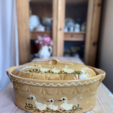 Beautiful rustic farmhouse huge glazed  rare find vintage French Provençal tureen, cassoulet from a famous maker Terre de Fonte 