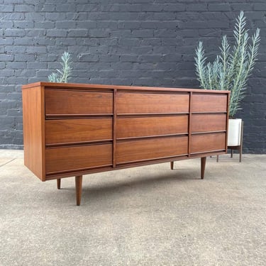 Mid-Century Modern Walnut 9-Drawer Dresser by Dixie Furniture, c.1960’s 