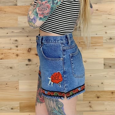 90's Outlaw Embroidered Vintage Jean Shorts / Size 28 29 