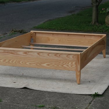 ZCustom KK, CUSTOM NbRnN02 Natural Cherry Dog Bed with corner posts with top board on head and foot, Mattress 28"x36"x4",- natural color 