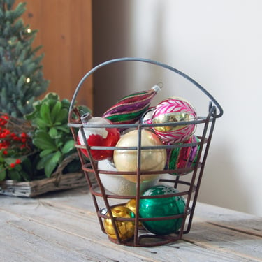 Small metal basket / metal clam basket / vintage metal egg basket / wire gathering basket / rustic farmhouse decor / wire egg basket 