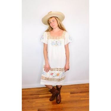 Daisy Dress // vintage sun Mexican embroidered floral 70s boho hippie cotton hippy off white midi // S/M 