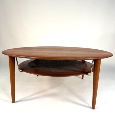 Peter Hvidt Round Teak Coffee Table with Brass Details – Denmark, 1950s