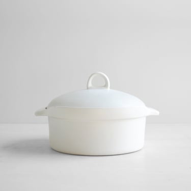 Vintage Bennington Potters of Vermont Covered Casserole Dish Dutch Oven #1620 in White Designed by Yusuke Aida 