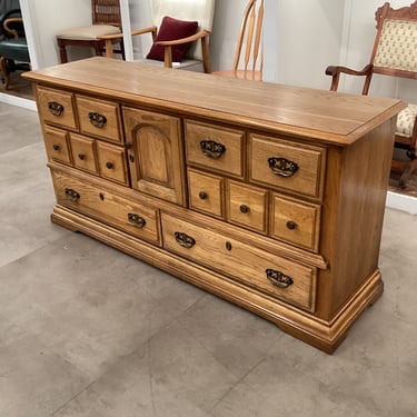 Broyhill Traditional Dresser