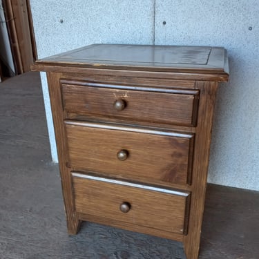 Vintage End Table, 22.625 x 17.625 x 28