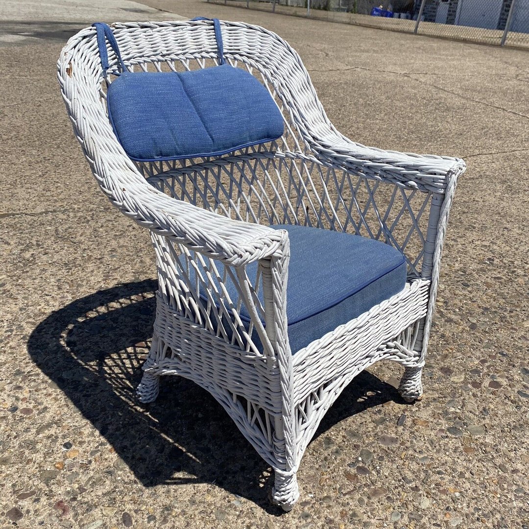 Antique American Victorian White Wicker Rattan Sunroom Lounge Arm Chair