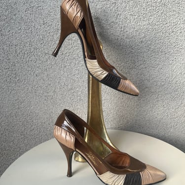 Vintage 1950s stilettos heel shoes brown taupe tones leather & patented leather Sz 7 or 4.5 GM of London 