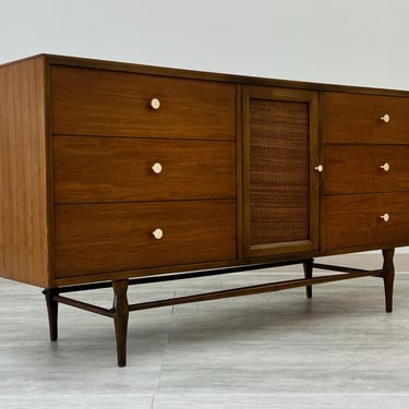 Harmony House Mid-Century Modern 9-Drawer Dresser / Credenza / TV Stand (SHIPPING Not FREE) 