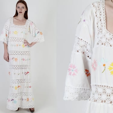 White Crochet Mexican Wedding Maxi Dress / Vintage 70s Bright Floral Embroidered Panels / Lace Wiggle Shift Quninceanera Caftan Long Dress 