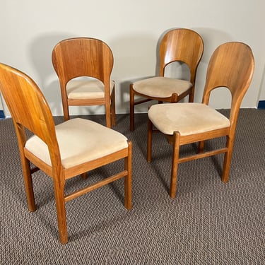 Set of 4 Mid Century Danish Modern Teak Dining Chairs By Benny Linden 