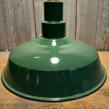 Ivanhoe green enamel shade 18