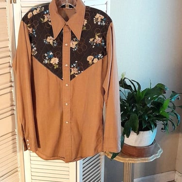 Vintage 70s Classic Pearl Snap Shirt w/Quilted Contrast Yoke / Long Tail / dagger Collar / USA Made / M 